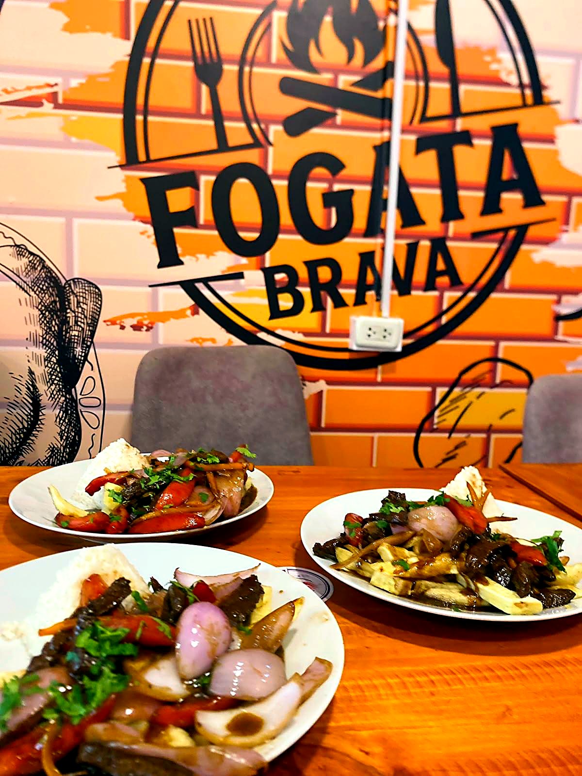 Platos servidos en Fogata Brava